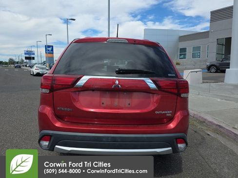 Used 2016 Mitsubishi Outlander SEL AWD/4WD image 10
