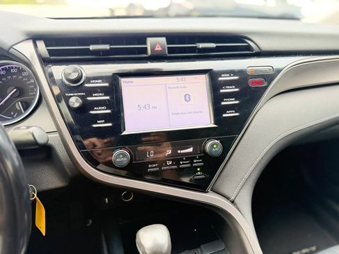 Used 2019 Toyota Camry SE FWD image 18