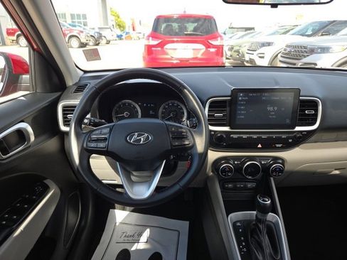 Used 2022 Hyundai Venue SEL w/ Cargo Package image 22