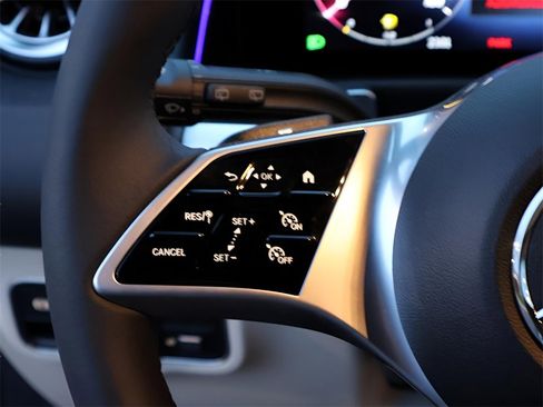 New 2025 Mercedes-Benz GLB 250 4MATIC image 31