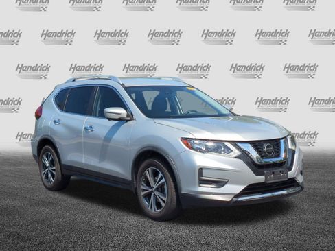Used 2019 Nissan Rogue SV w/ Premium Package FWD image 2