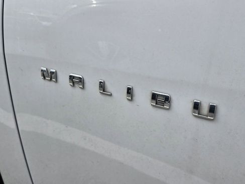 Used 2022 Chevrolet Malibu LT w/ Leather Package FWD image 11