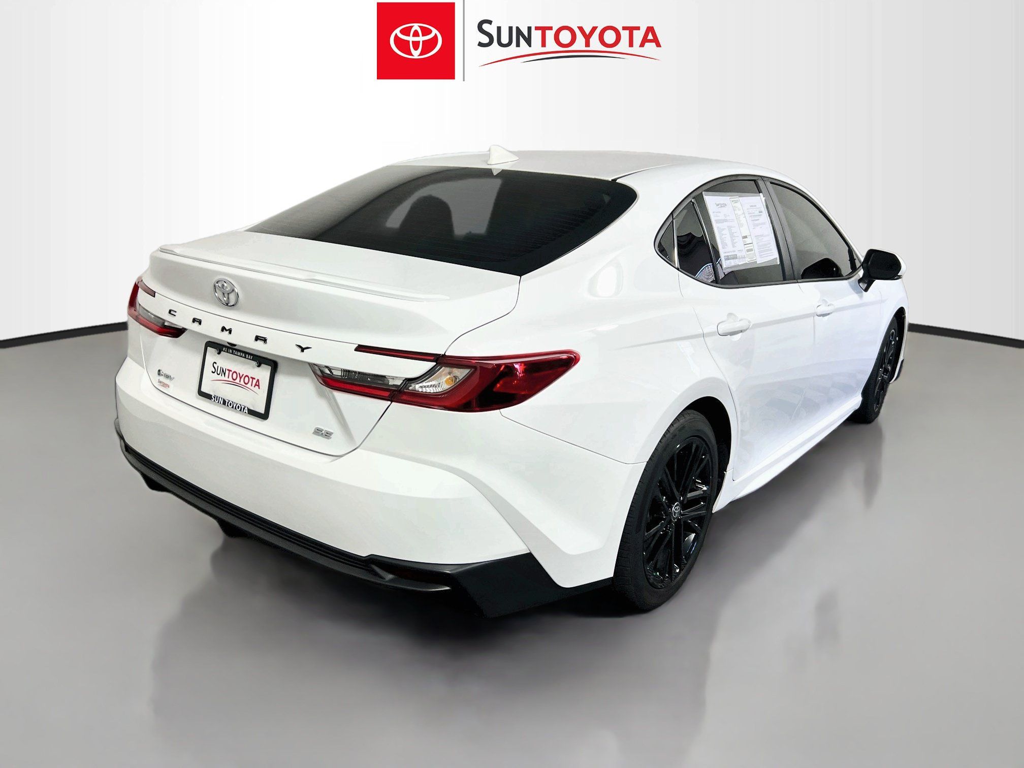 Used 2025 Toyota Camry SE FWD image 4