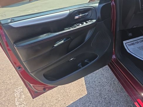 Used 2018 Dodge Grand Caravan GT FWD image 13