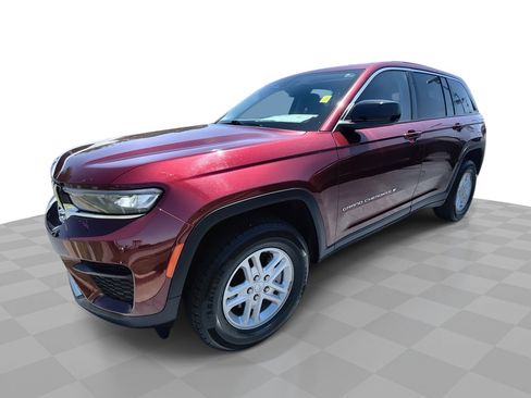 Used 2024 Jeep Grand Cherokee Laredo RWD image 1