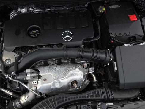 Certified 2023 Mercedes-Benz GLA 250 4MATIC image 19