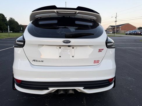 Used 2018 Ford Focus ST FWD image 5