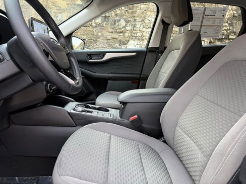 Certified 2022 Ford Escape SE w/ SE Sport Appearance Package image 18