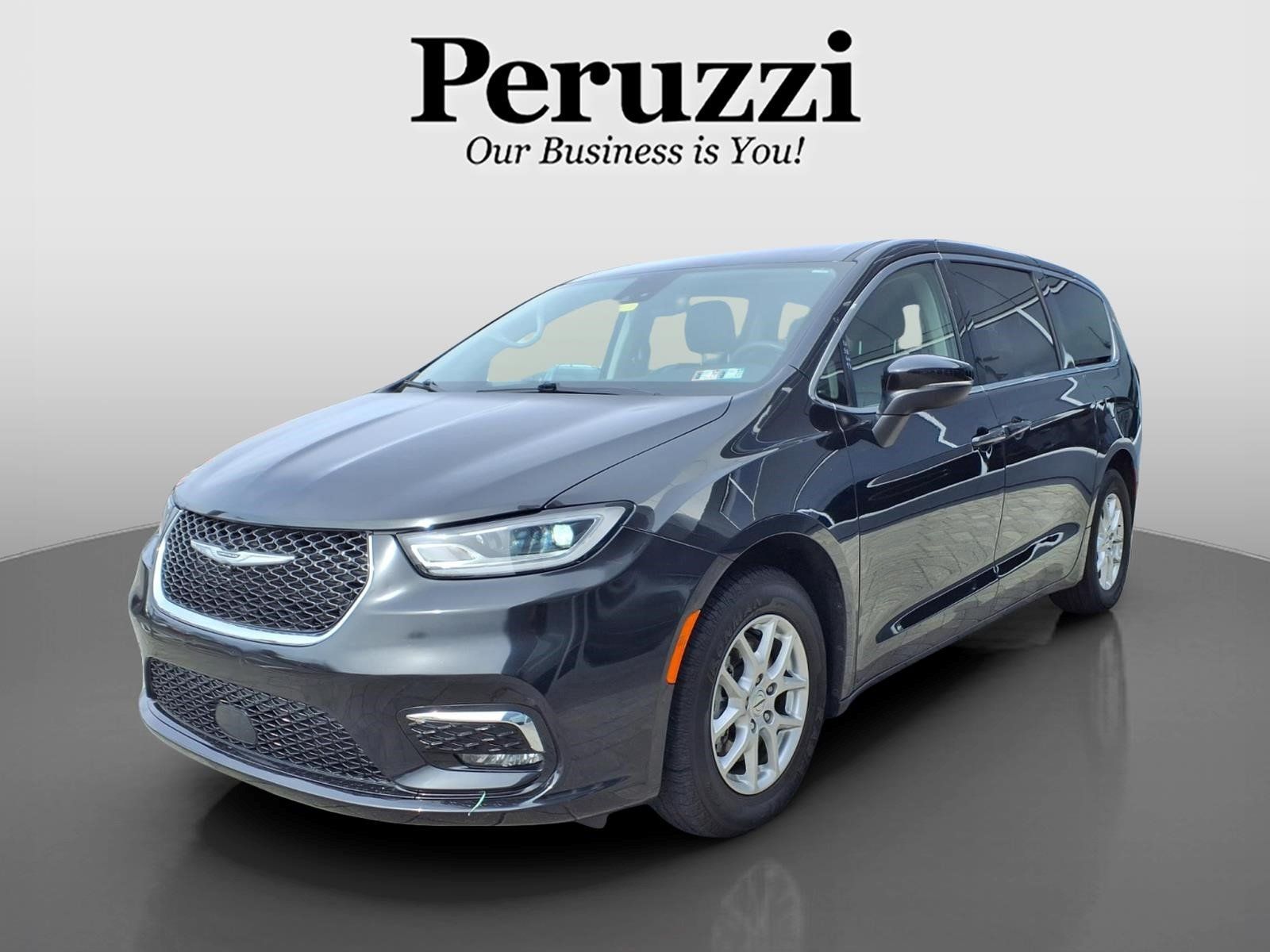 Used 2023 Chrysler Pacifica Touring-L FWD image 8