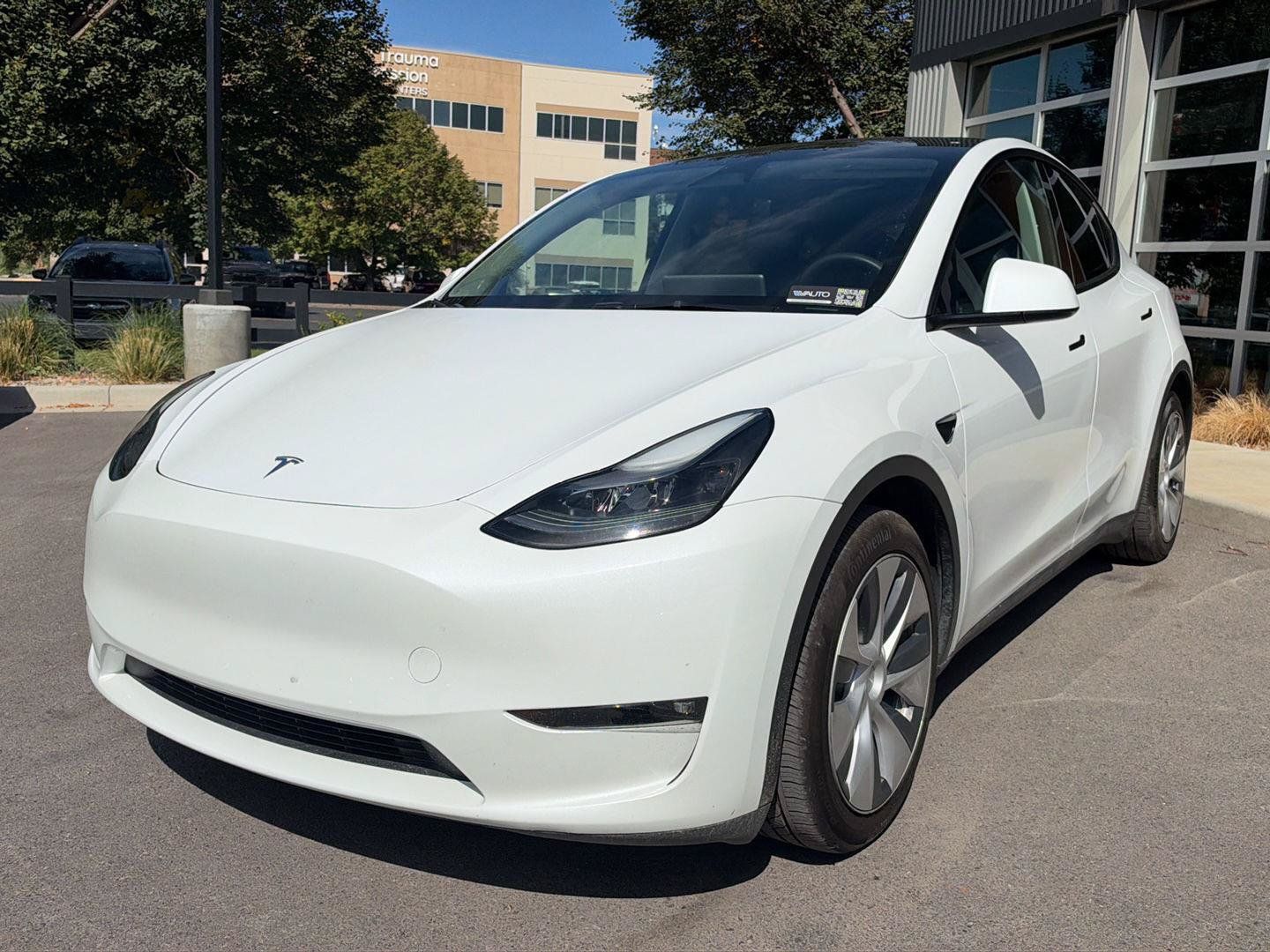 Used 2024 Tesla Model Y Long Range AWD/4WD image 4