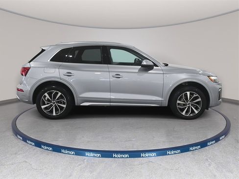 Used 2023 Audi Q5 2.0T Premium w/ Convenience Package image 5