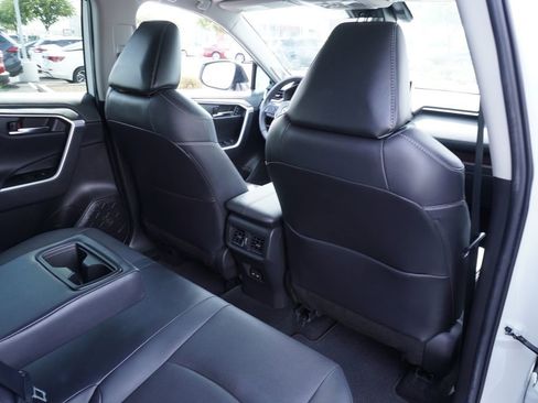 Used 2022 Toyota RAV4 Limited FWD image 10