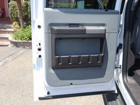 Used 2012 Ford F350 XLT w/ XLT Interior Pkg image 32