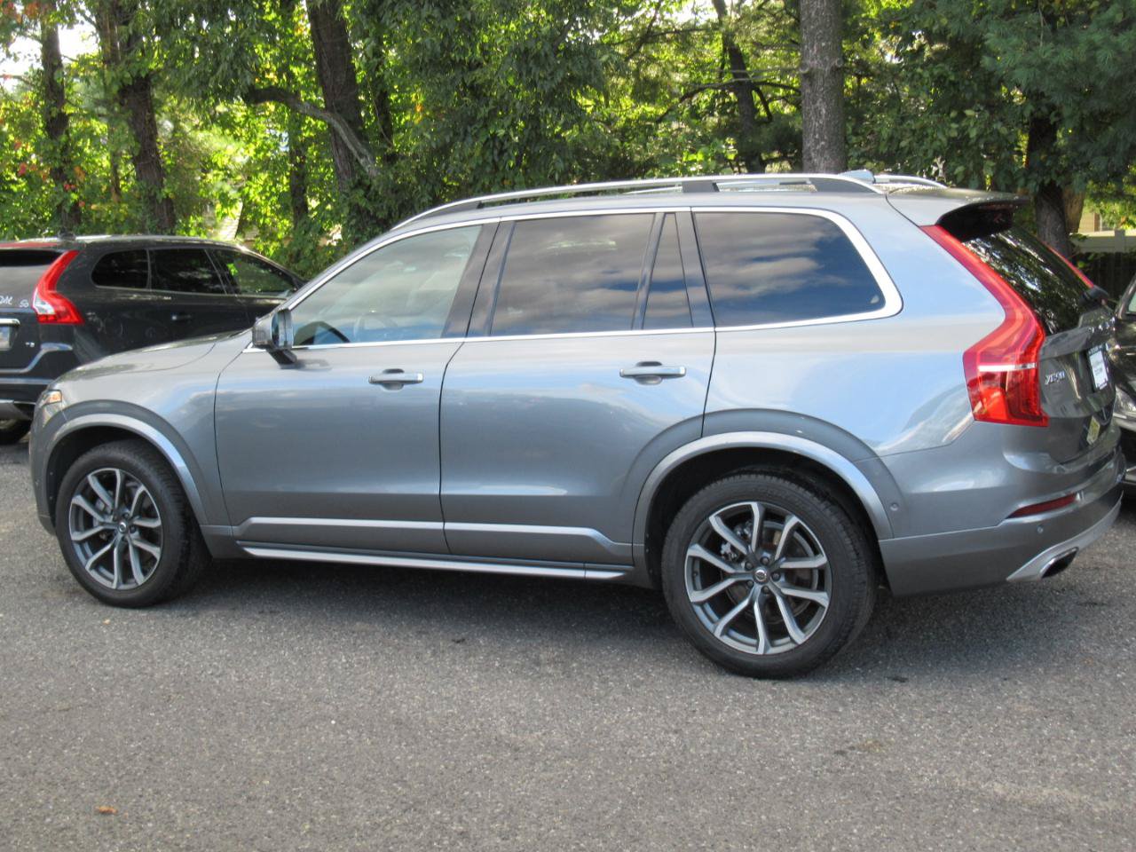 Used 2017 Volvo XC90 T6 Momentum w/ Vision Package AWD/4WD image 3