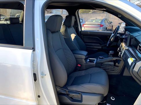 Used 2025 Toyota Tacoma SR5 image 9