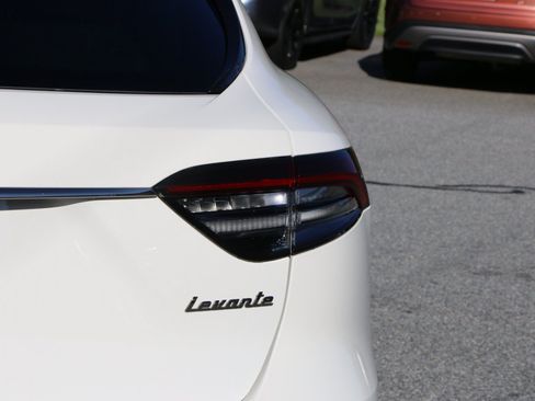 Used 2022 Maserati Levante Modena AWD/4WD image 7
