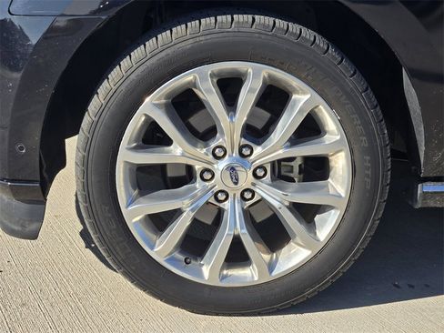 Used 2019 Ford Expedition Max Platinum image 11