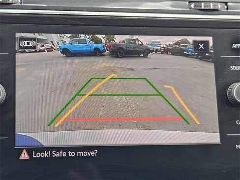 Used 2022 Volkswagen Tiguan SE image 23