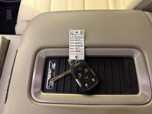 Used 2017 GMC Yukon XL Denali w/ Open Road Package AWD/4WD image 23