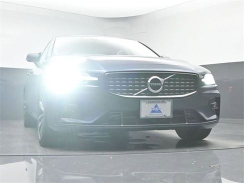 Used 2022 Volvo S60 B5 Momentum w/ Premium Package image 36