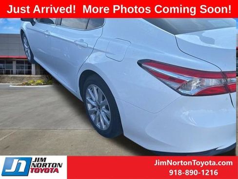 Used 2020 Toyota Camry LE image 6