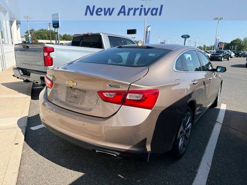 Used 2018 Chevrolet Malibu Premier w/ Premier Sun and Wheel Package FWD image 6
