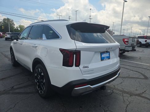 Used 2025 Kia Sorento EX FWD image 7