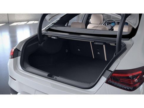 Used 2022 Mercedes-Benz CLA 250 image 7