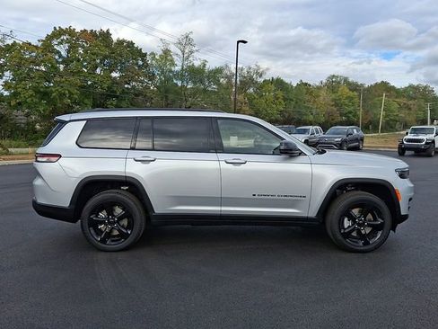 New 2025 Jeep Grand Cherokee L Altitude image 11