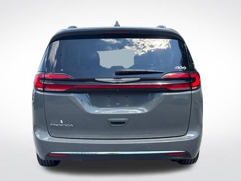 Used 2021 Chrysler Pacifica Touring-L FWD image 4
