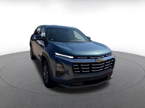 Used 2025 Chevrolet Equinox LT FWD image 3