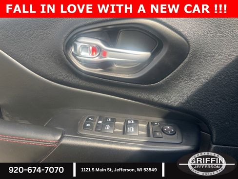 Used 2022 Jeep Cherokee Trailhawk w/ Sound & Nav Group image 12