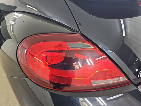 Used 2019 Volkswagen Beetle 2.0T S image 38