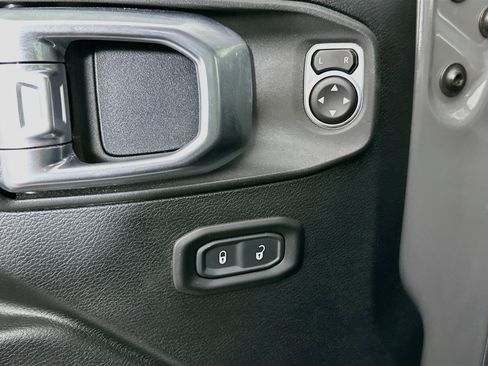 Used 2020 Jeep Wrangler Sport AWD/4WD image 15