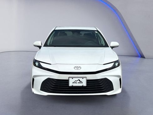 Used 2025 Toyota Camry LE FWD image 7
