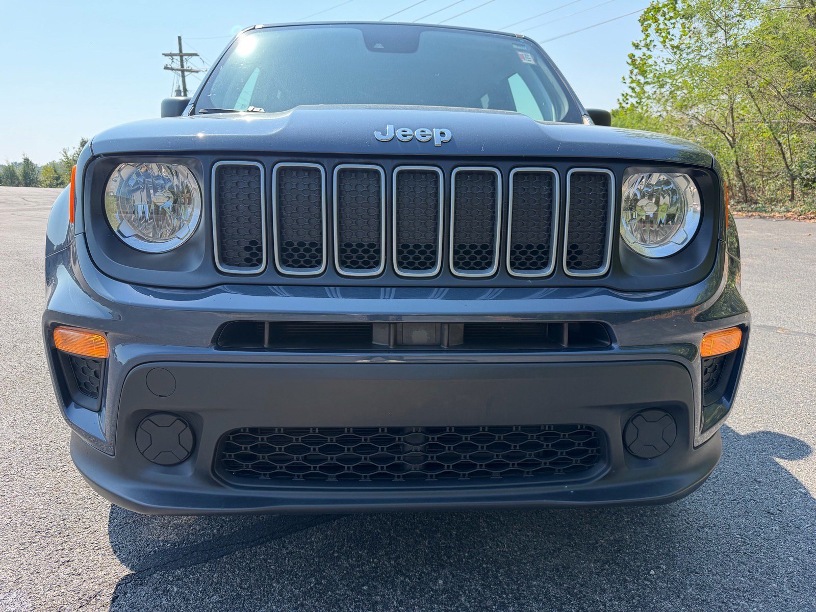 Used 2023 Jeep Renegade Latitude AWD/4WD image 3