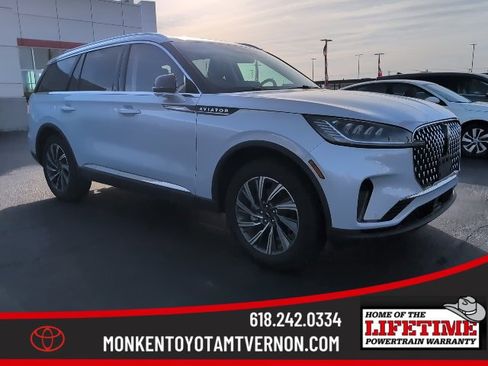 Used 2025 Lincoln Aviator AWD image 1