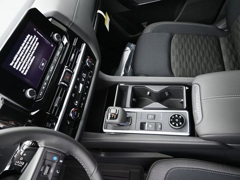 Used 2025 Nissan Pathfinder SV image 17