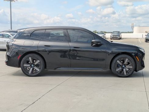Used 2024 BMW iX xDrive50 w/ Sport Package AWD/4WD image 4