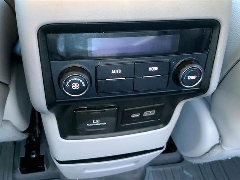 Certified 2021 GMC Acadia SLT image 35