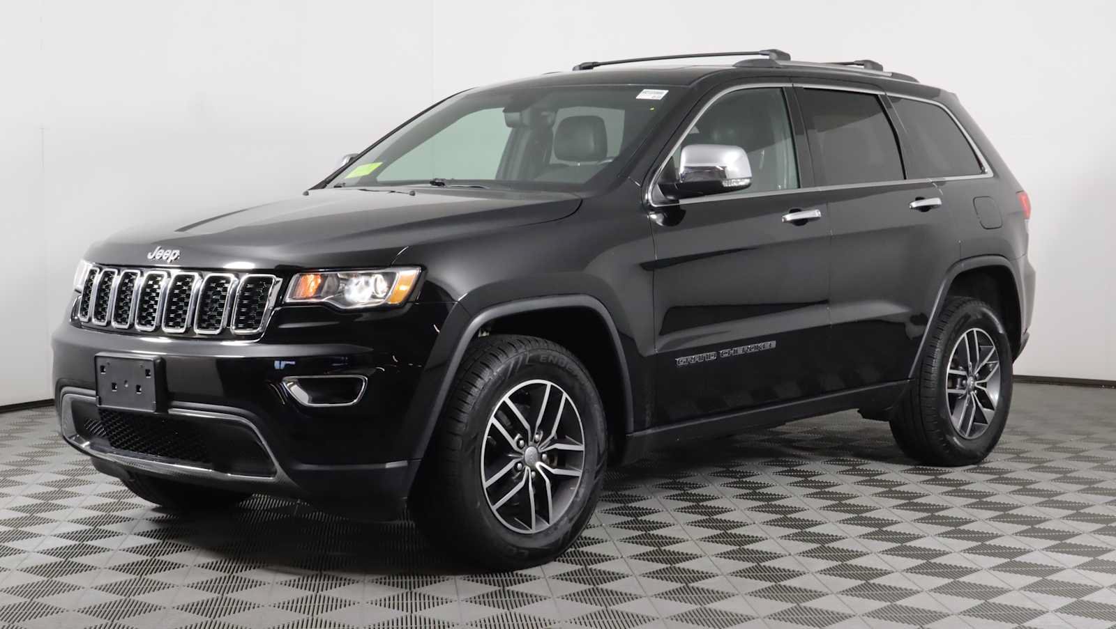 Used 2018 Jeep Grand Cherokee Limited AWD/4WD image 3