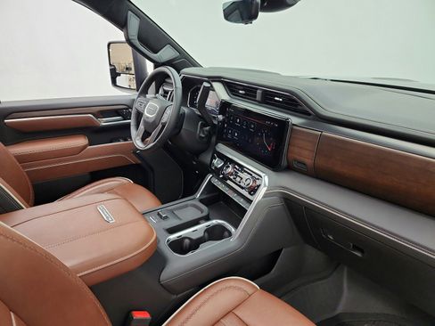 Used 2025 GMC Sierra 2500 Denali Ultimate AWD/4WD image 19
