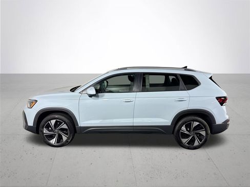 New 2025 Volkswagen Taos SE image 9