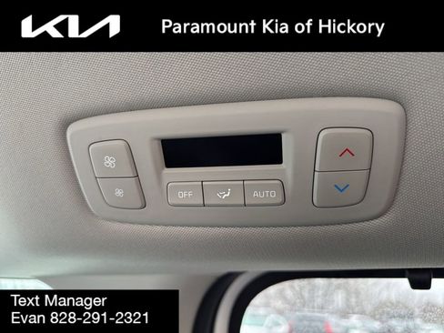 Used 2024 Kia Carnival EX image 23