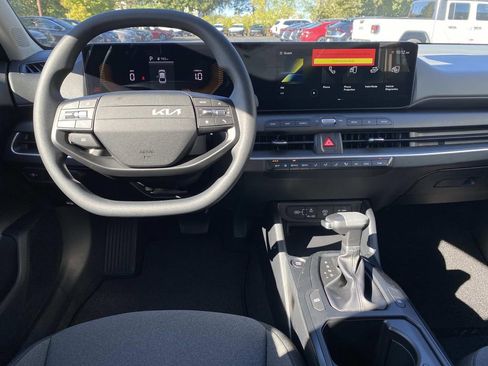 New 2025 Kia K4 LXS image 7