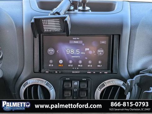 Used 2018 Jeep Wrangler Unlimited Rubicon AWD/4WD image 16