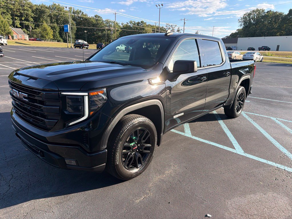 Used 2024 GMC Sierra 1500 Elevation AWD/4WD image 3