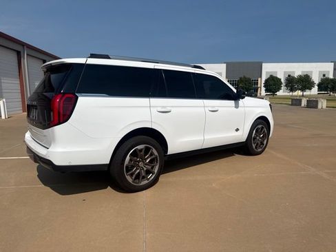 Used 2025 Ford Expedition King Ranch AWD/4WD image 5