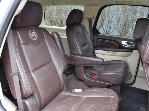 Used 2013 Cadillac Escalade Platinum image 16