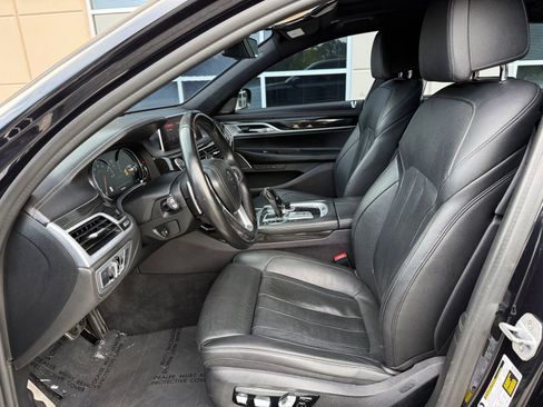 Used 2019 BMW 740i w/ Executive Package RWD image 33